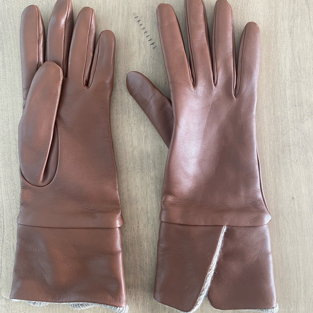 Never worn, brand new gloves.